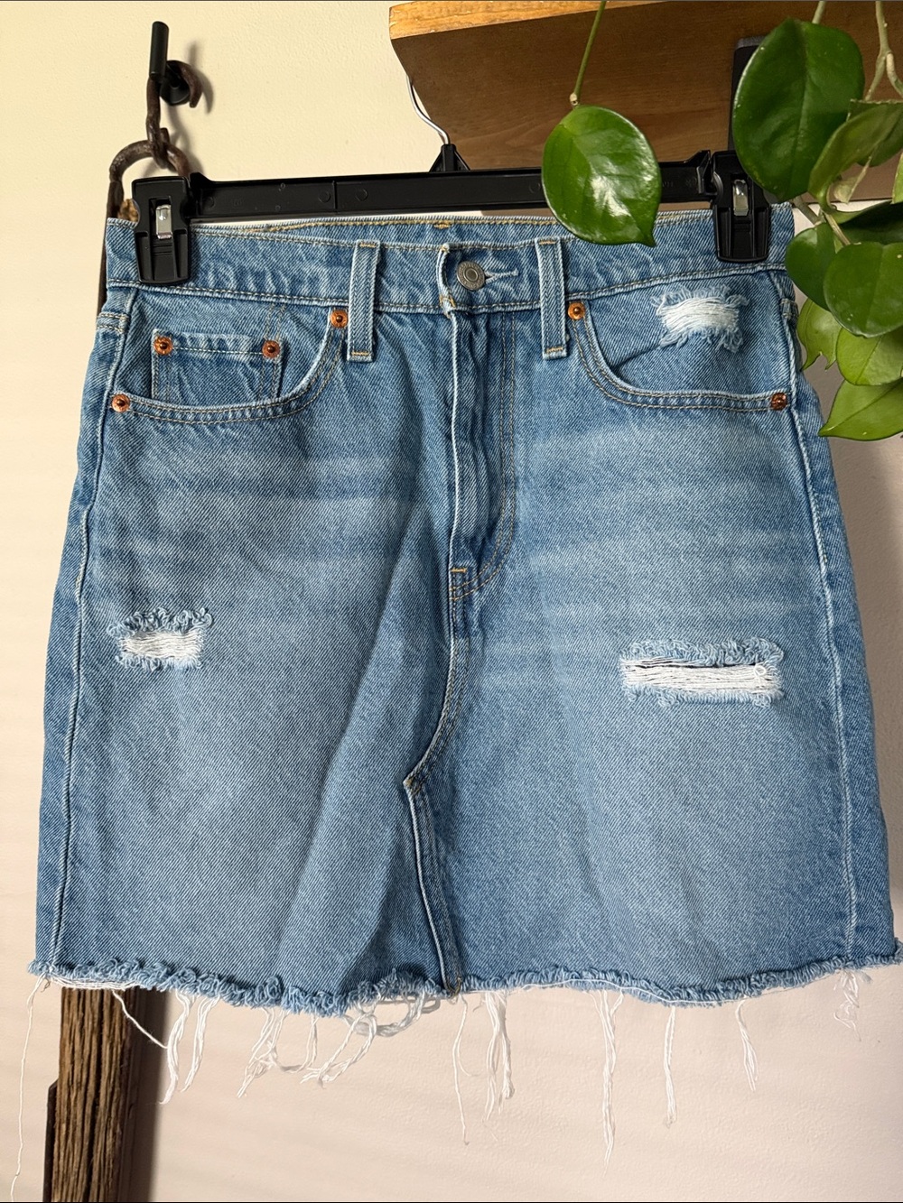 Levi’s distressed Jean skirt size 27